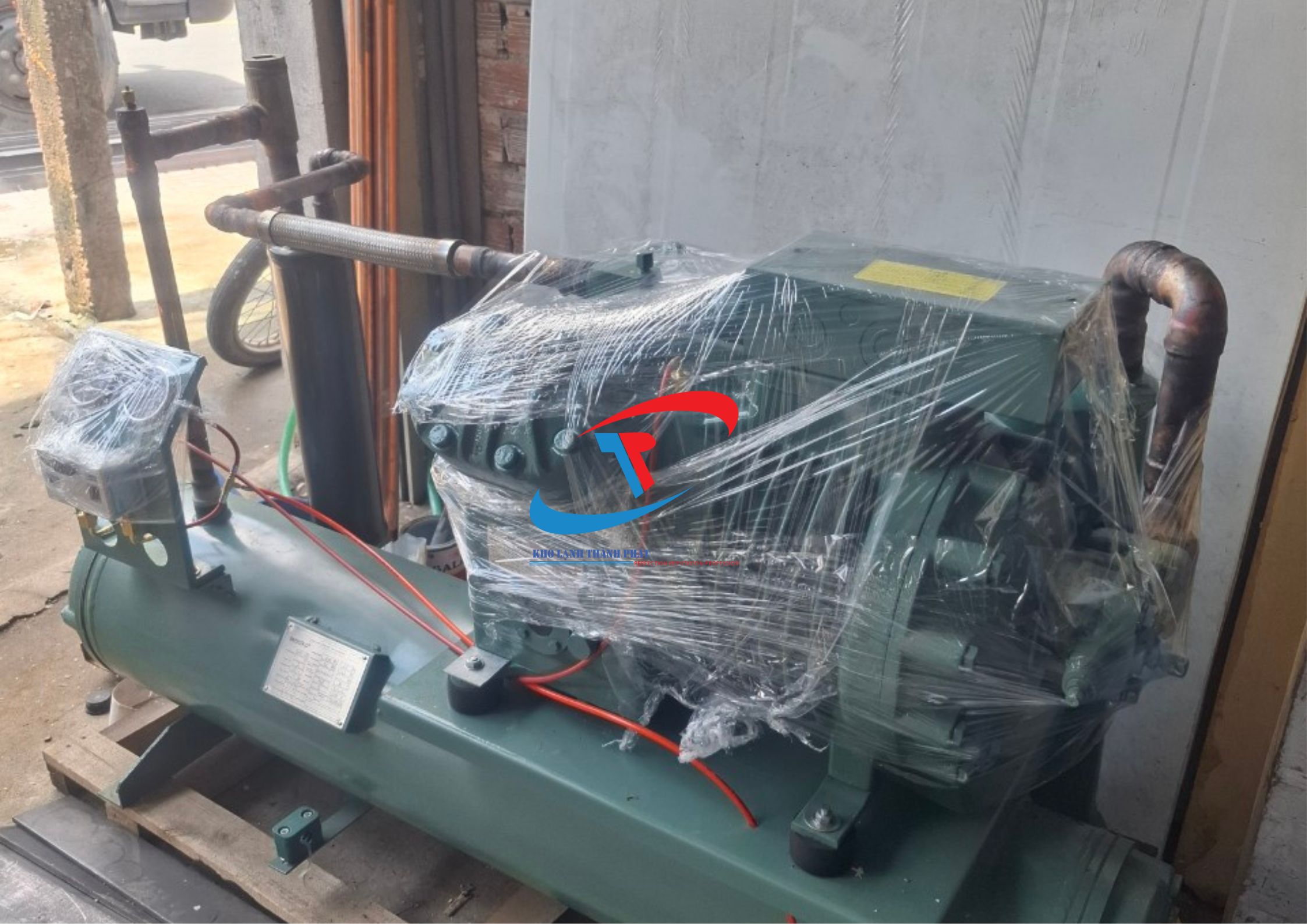 Lắp Đặt Máy Làm Đá Cây Khuôn 45kg 50 Cây/Ngày Tại Long An.